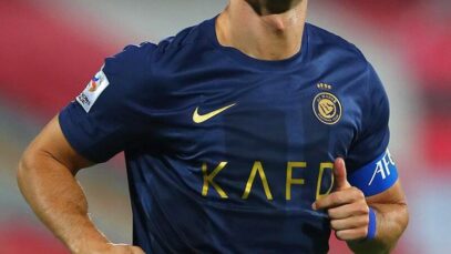 Cristiano_Ronaldo_playing_for_Al_Nassr_FC_against_Persepolis,_September_2023_(cropped)