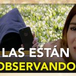 Chicas de secundaria espiadas por un hombre