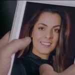 Su padre la acusa de algo que ella no sabe