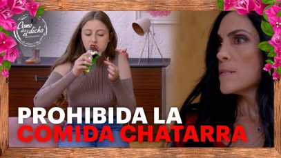 Daphne se esconde para comerse los chocolates